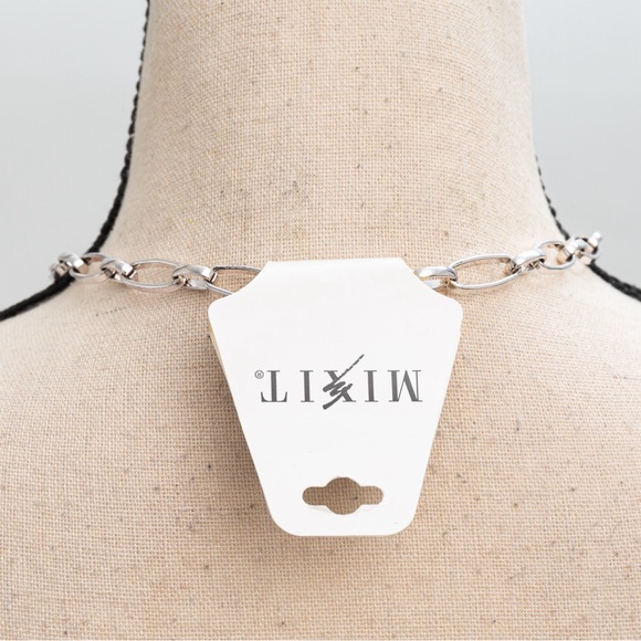 Silver tone link necklace toggle front closure & lock & key with clear stones - Picture 12 of 12